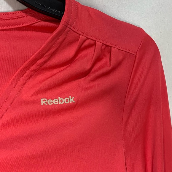REEBOK Slim Fit UV Protective V-Neck Workout Top NWT - Size M - Picture 5 of 9